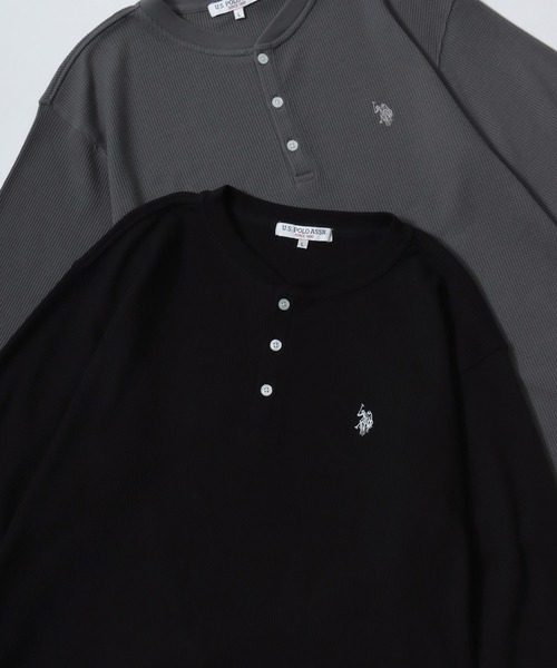U.S. POLO ASSN.(ユーエスポロアッスン)の「U.S. POLO ASSN./ユーエスポロアッスン 別注 ワッフル/サーマル 無地 ロゴ ワンポイント刺繍 ヘンリーネック ロングスリーブTシャツ/ロンT/長袖Tシャツ/レディース メンズ(Tシャツ/カットソー・メンズ・ホワイト/スミクロ/ブラック/ネイビー・L/LL/M)」の2枚目の写真