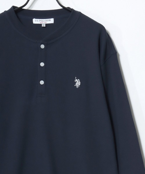 U.S. POLO ASSN.(ユーエスポロアッスン)の「U.S. POLO ASSN./ユーエスポロアッスン 別注 ワッフル/サーマル 無地 ロゴ ワンポイント刺繍 ヘンリーネック ロングスリーブTシャツ/ロンT/長袖Tシャツ/レディース メンズ(Tシャツ/カットソー・メンズ・ホワイト/スミクロ/ブラック/ネイビー・L/LL/M)」の8枚目の写真