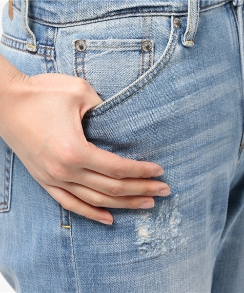 earth music&ecology（アースミュージックアンドエコロジー）の「【2016Spring】《バリバリデニム!》ダメージデニムパンツ（デニムパンツ・レディース・ライトインディゴブルー・MEDIUM/SMALL/LARGE）」の13枚目の写真