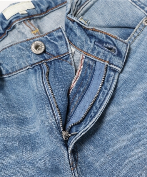 earth music&ecology（アースミュージックアンドエコロジー）の「【2016Spring】《バリバリデニム!》ダメージデニムパンツ（デニムパンツ・レディース・ライトインディゴブルー・MEDIUM/SMALL/LARGE）」の3枚目の写真