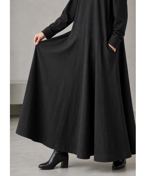 LAUTRE COTE(ロウトレコウト)の「ゆったりワイドシルエット ロングワンピースMADE IN JAPAN(ワンピース・レディース・ブラック・FREE)」の4枚目の写真