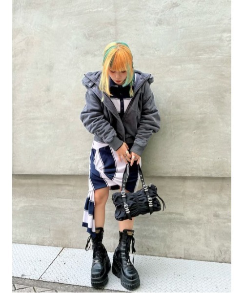Desigual(デシグアル)の「Fur hood denim bomber jacket / ファーフードデニムボンバージャケット(ブルゾン・レディース・ブラック・S/M/L/XL)」の3枚目の写真