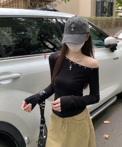 lulufa(ルルファ)の「スタッズワンショルダートップス(Tシャツ/カットソー・レディース・ブラック/ホワイト・FREE)」の16枚目の写真