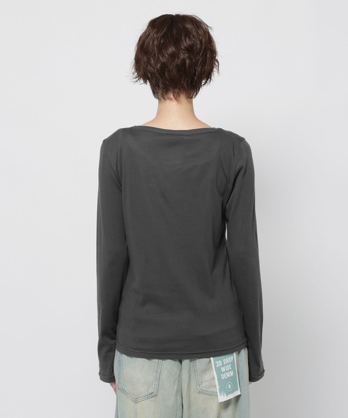 niko and...(ニコアンド)の「カシミヤ混BASICTシャツ(Tシャツ/カットソー・レディース・ブラウン/オフホワイト/チャコール・FREE)」の15枚目の写真