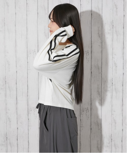 GORGE（ゴージ）の「レース切替 袖ラインロゴトップス｜全3色（Tシャツ/カットソー・レディース・オフホワイト/ブラック/ネイビー・F）」の19枚目の写真