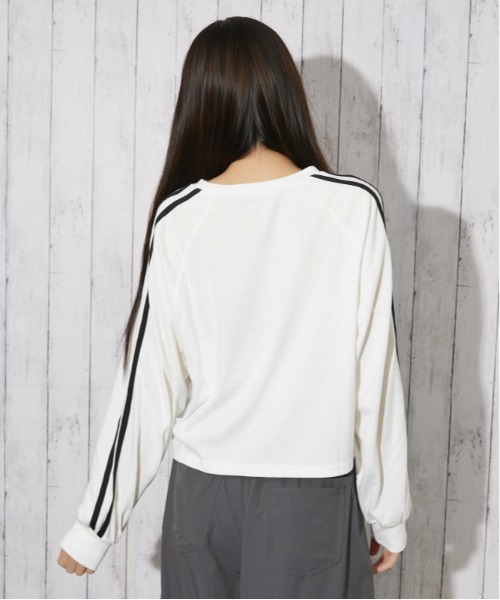 GORGE（ゴージ）の「レース切替 袖ラインロゴトップス｜全3色（Tシャツ/カットソー・レディース・オフホワイト/ブラック/ネイビー・F）」の21枚目の写真