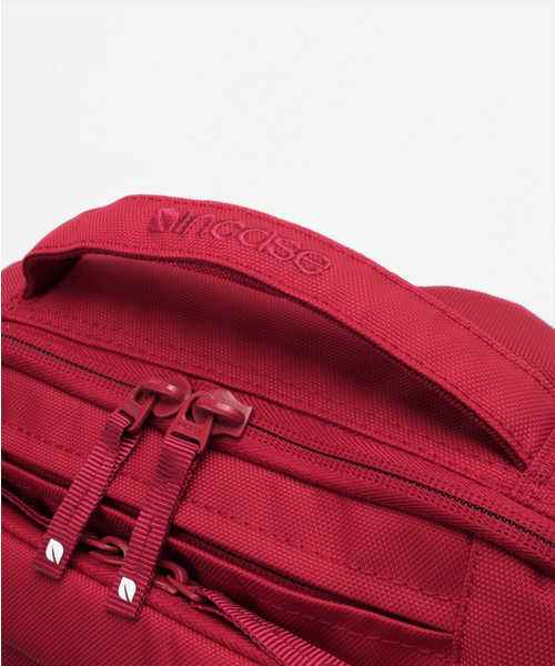 incase(インケース)の「※入荷禁止※CL55537 Icon Slim Pack Nylon(バックパック/リュック・メンズ・レッド・ONE SIZE)」の3枚目の写真