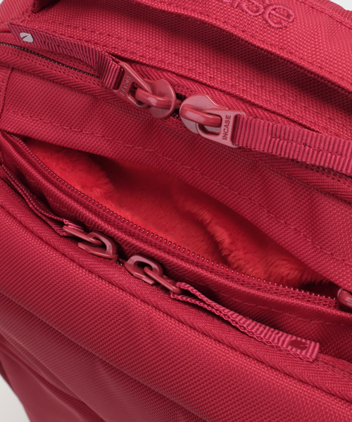 incase(インケース)の「※入荷禁止※CL55537 Icon Slim Pack Nylon(バックパック/リュック・メンズ・レッド・ONE SIZE)」の4枚目の写真