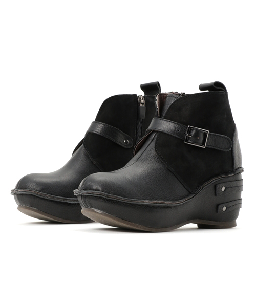 Hina Day Green（ヒナデイグリーン）の「Hina Day Green(ヒナ　デイグリーン)/異素材使い　厚底ストラップブーツ（ブーツ・レディース・ダークブラウン/ネイビー/ブラック・M/S/L/LL/XL）」の2枚目の写真