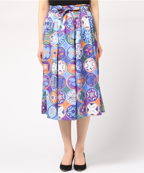 MERLOT（メルロー）の「カラフルな古いお皿柄ウエストリボンタックス