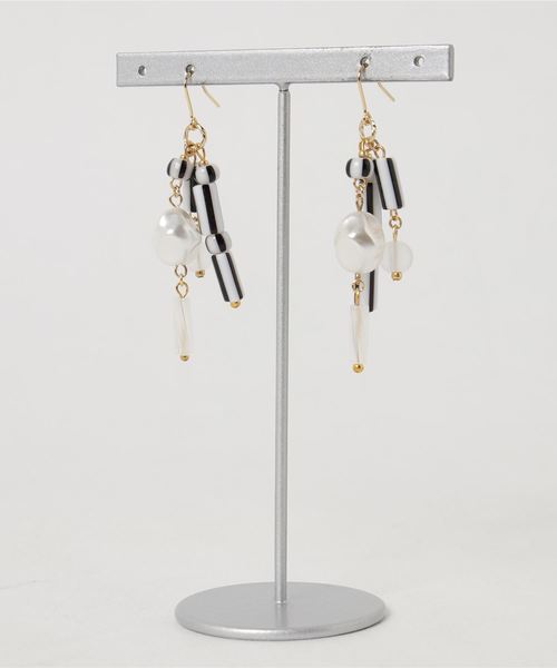 TONE SELECT GOODS(トーンセレクトグッズ)の「【tschuss(チュース)】Polly (ポリー) ピアス(ピアス(両耳用)・レディース・ブラック/レッド/イエロー/オレンジ/グリーン/ブルー・FREE)」の2枚目の写真