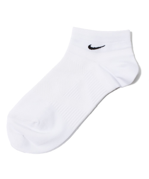 NIKE（ナイキ）の「NIKE RUNNING LIGHTWAIGHT Locut SOCKS ナイキ ランニング ソックス（ソックス/靴下・レディース・ホワイト/ブラック/レッド/ピンク/グリーン/ブルー・SMALL/MEDIUM）」の2枚目の写真