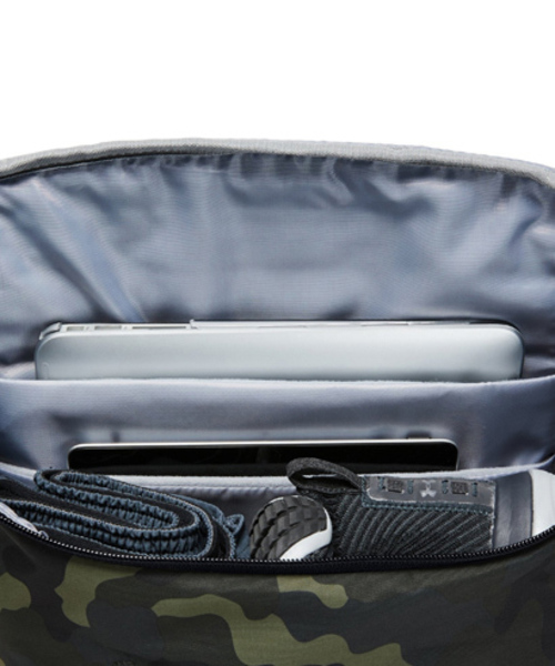 UNDER ARMOUR(アンダーアーマー)の「メンズ ライフスタイルバックパック / スポーツスタイルバックパック(バックパック/リュック・メンズ・ネイビー/レッド/アーミー/マルーン・ONESIZE)」の11枚目の写真