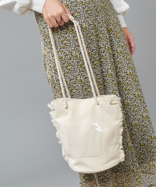 DISCOAT（ディスコート）の「フリンジ巾着バッグ（ショルダーバッグ・レディース・アイボリー/ホワイト系その他/ブラック・FREE）」の12枚目の写真