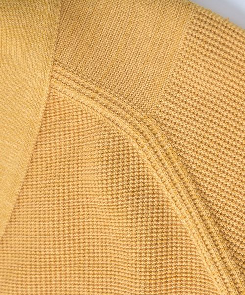 SHIPS(シップス)の「SC: MADE IN JAPAN 3D ホールガーメント Vネック カーディガン(カーディガン/ボレロ・メンズ・ブラック/マスタード/ブルー・SMALL/MEDIUM/LARGE/X-LARGE)」の10枚目の写真