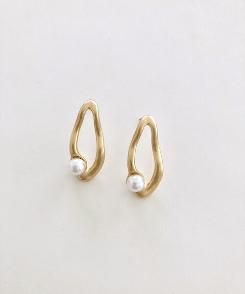 TIMELESS&THREE（タイムレスアンドスリー）の「マットゴールドピアス（ピアス（両耳用）・レディース・A/B/C/D/E/F/G/H/I/J/K/N/M/L/O/P/Q/R/S/T/U/V/W/X・FREE）」の17枚目の写真