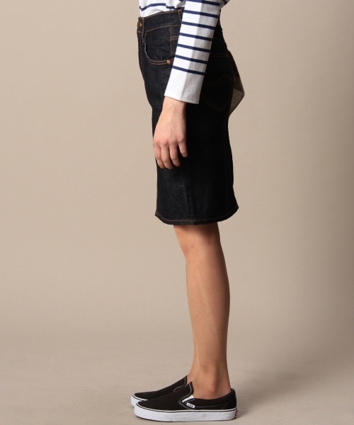 BEAUTY&YOUTH UNITED ARROWS（ビューティーアンドユースユナイテッドアローズ）の「BYBC LEE ペンシルデニムスカート/ネイビー（デニムスカート・レディース・ネイビー・X-SMALL/SMALL）」の4枚目の写真
