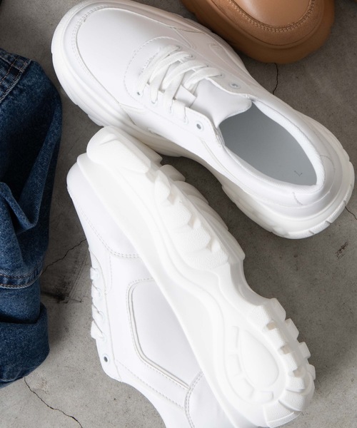 WEGO（ウィゴー）の「WEGO/ボリュームソールスニーカー（スニーカー・レディース・ベージュ/ホワイト/ブラック・MEDIUM/LARGE）」の2枚目の写真