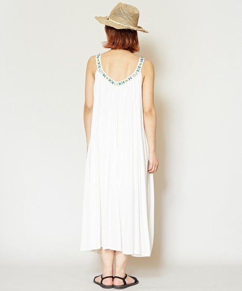 チャイハネ(チャイハネ)の「【チャイハネ】yul ビーズ刺繍ロングキャミワンピース(ワンピース・レディース・ホワイト/パープル/ブラウン/ブルー・FREE)」の17枚目の写真