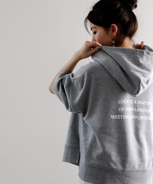 classicalelf（クラシカルエルフ）の「サイドスリット バックプリントワイドプルオーバーパーカー(半端袖)（パーカー・レディース・ホワイト/ブラック/グレー/アイボリー/モカ/ライトカーキ・MEDIUM/LARGE/X-LARGE）」の5枚目の写真