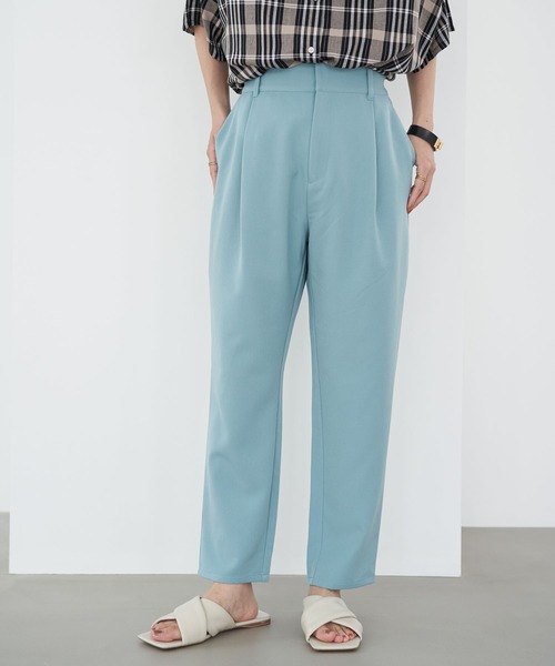 earth music&ecology(アースミュージックアンドエコロジー)の「ストレッチテーパードパンツ *(その他パンツ・レディース・ブラック/ベージュ/ブルー/ミント/ラベンダー/その他1・SMALL/MEDIUM/LARGE)」の1枚目の写真