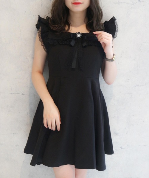 ROJITA（ロジータ）の「ラッフルスリーブブローチ付きOP（ワンピース・レディース・ブラック/グレー/ピンク・FREE）」の2枚目の写真