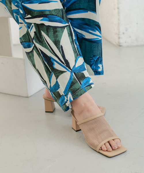 KBF（ケイビーエフ）の「メッシュミュール（サンダル・レディース・ブラック/ベージュ・38/36/37）」の2枚目の写真