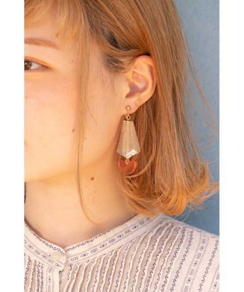 CHACO （FLOWER ACCESSORY）（チャコ）の「CHACO/ 変形パーツのイヤリング（イヤリング・レディース・ライトピンク・FREE）」の2枚目の写真
