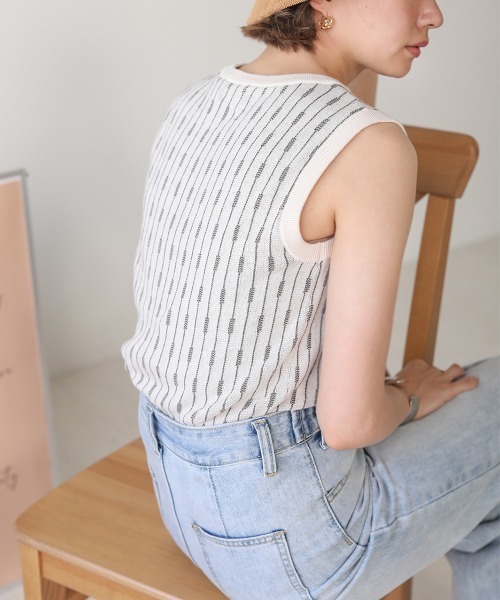 Bab(バブ)の「【WEB限定】ストライプニットタンクトップ(タンクトップ・レディース・ブラック/ベージュ/オフホワイト/ブルー・FREE)」の21枚目の写真