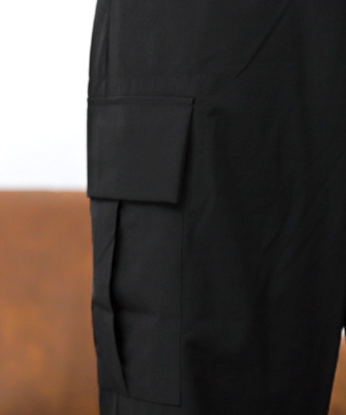 LUXSTYLE（ラグスタイル）の「ナイロンストレッチワイドアンクルカーゴパンツ（カーゴパンツ・メンズ・オリーブ/ブラック・M/XL/L）」の16枚目の写真