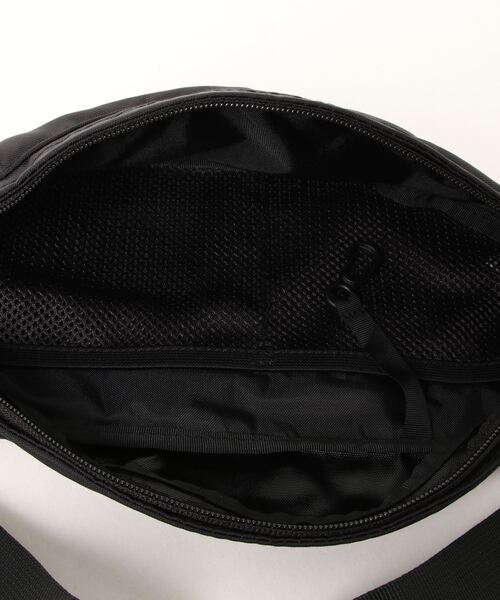THE NORTH FACE（ザノースフェイス）の「【THE NORTH FACE/ノースフェイス】GRANULE 　ボディバッグ（ボディバッグ/ウエストポーチ・メンズ・ブラック/ベージュ/グレー・FREE）」の6枚目の写真