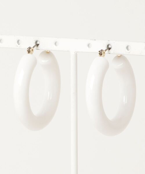 atmos pink(アトモスピンク)の「atmos pink カラーボリュームフープピアス(ピアス(両耳用)・レディース・ホワイト/グリーン・FREE)」の5枚目の写真