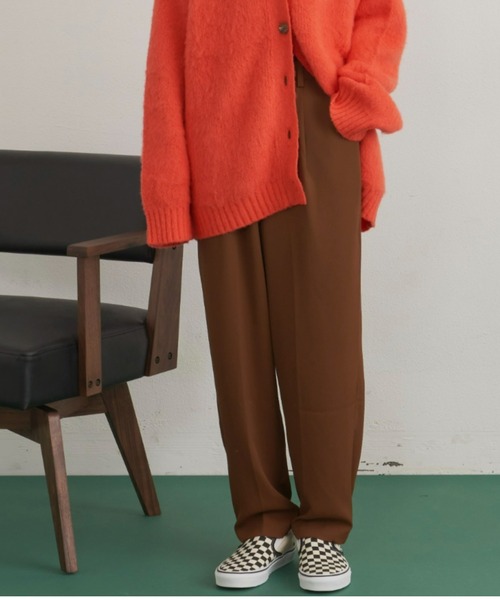 Auntie Rosa Holiday（アンティローザホリデー）の「タックテーパードパンツ（その他パンツ・レディース・アイボリー/ブラウン/ブラック/パープル/グリーン・SMALL/MEDIUM）」の4枚目の写真