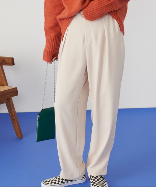 Auntie Rosa Holiday（アンティローザホリデー）の「タックテーパードパンツ（その他パンツ・レディース・アイボリー/ブラウン/ブラック/パープル/グリーン・SMALL/MEDIUM）」の2枚目の写真