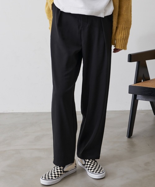 Auntie Rosa Holiday（アンティローザホリデー）の「タックテーパードパンツ（その他パンツ・レディース・アイボリー/ブラウン/ブラック/パープル/グリーン・SMALL/MEDIUM）」の3枚目の写真