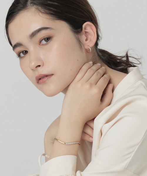 PAS TIERRA（パティエラ）の「【Reve】コンビフリュバングル（バングル/リストバンド・レディース・ゴールド系その他・FREE）」の3枚目の写真