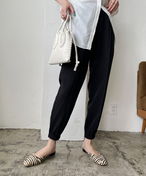 CAPRICIEUX LE'MAGE(カプリシューレマージュ)の「ピンタックジョガーパンツ(その他パンツ・レディース・ブラック/グリーン/ホワイト系その他・38/36)」の15枚目の写真