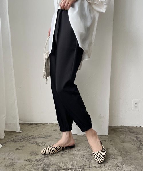 CAPRICIEUX LE'MAGE(カプリシューレマージュ)の「ピンタックジョガーパンツ(その他パンツ・レディース・ブラック/グリーン/ホワイト系その他・38/36)」の16枚目の写真