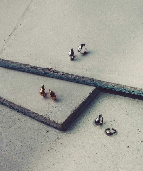 and cloud（アンドクラウド）の「Drop Earring M（イヤリング・レディース・ブラック/シルバー/イエローゴールド・FREE）」の3枚目の写真