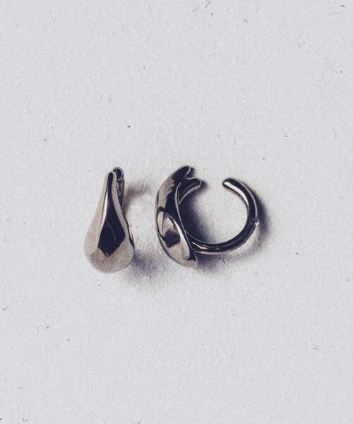 and cloud（アンドクラウド）の「Drop Earring M（イヤリング・レディース・ブラック/シルバー/イエローゴールド・FREE）」の5枚目の写真