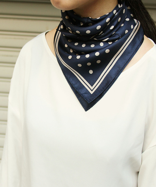 wiz(ウィズ)の「ウィズ wiz / 水玉&ライン スカーフ 日本製(バンダナ/スカーフ・レディース・ライトグレー/ネイビー/マスタード/ベージュ・FREE)」の3枚目の写真