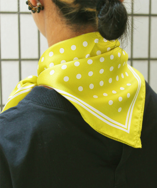 wiz(ウィズ)の「ウィズ wiz / 水玉&ライン スカーフ 日本製(バンダナ/スカーフ・レディース・ライトグレー/ネイビー/マスタード/ベージュ・FREE)」の4枚目の写真