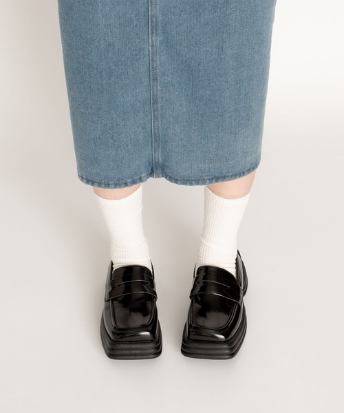 SVEC（シュベック）の「チャンキーソール スクエアトゥ コインローファー（ローファー・レディース・ブラック/ホワイト・39/36/38/37/35）」の6枚目の写真