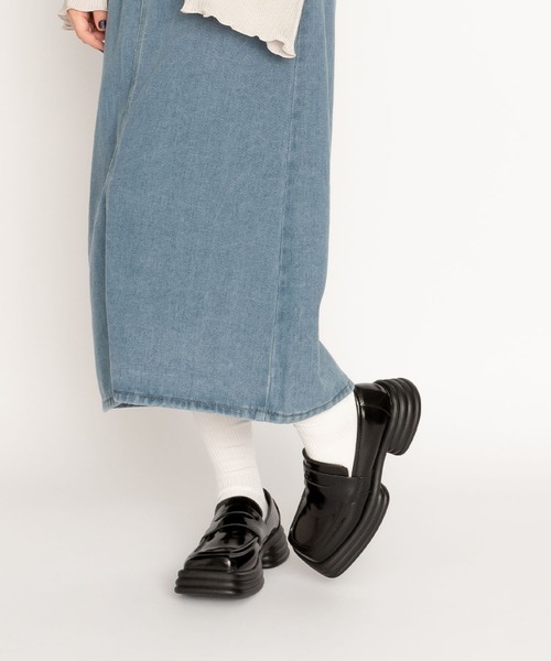 SVEC（シュベック）の「チャンキーソール スクエアトゥ コインローファー（ローファー・レディース・ブラック/ホワイト・39/36/38/37/35）」の4枚目の写真