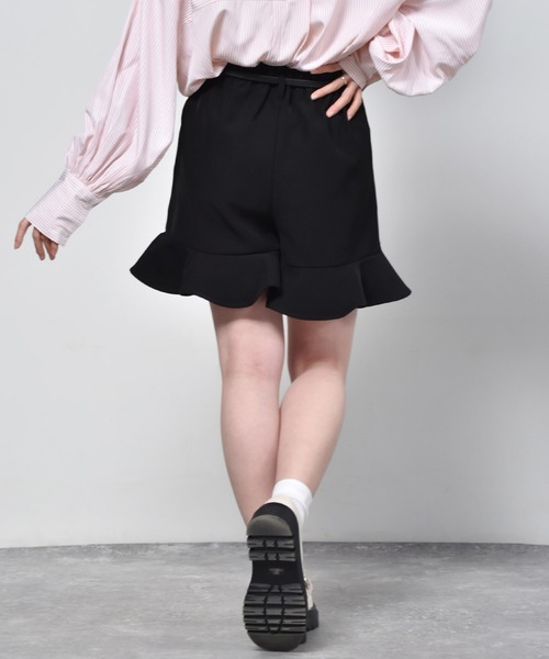 ems excite（エムズエキサイト）の「ベルトツキフリルショートパンツ（その他パンツ・レディース・ブラック/パープル系その他/ブラック系その他2・FREE）」の5枚目の写真
