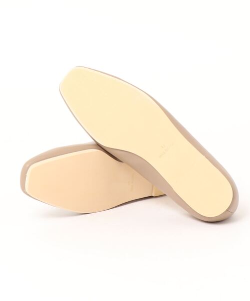 Te chichi（テチチ）の「Vカットフラットパンプス（パンプス・レディース・ブラック/ベージュ/モカ・38/37）」の5枚目の写真