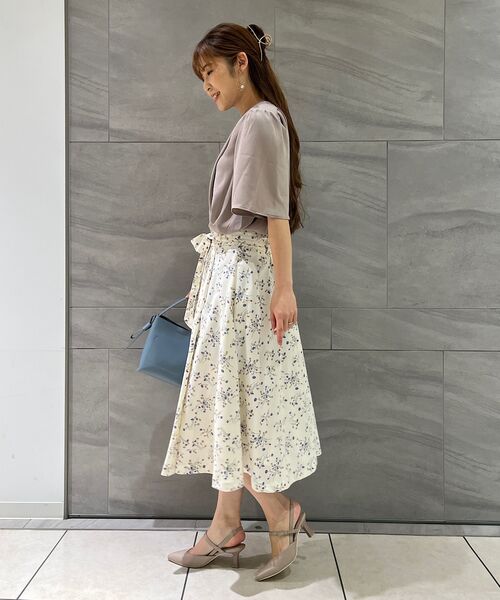 couture brooch（クチュールブローチ）の「◆前後2WAY/洗える　ギャザーフレアスリーブブラウス（シャツ/ブラウス・レディース・ライトグレー/ブラウン系その他/ライトグレー系/アイボリー/ホワイト系3・42/38/40/36）」の13枚目の写真