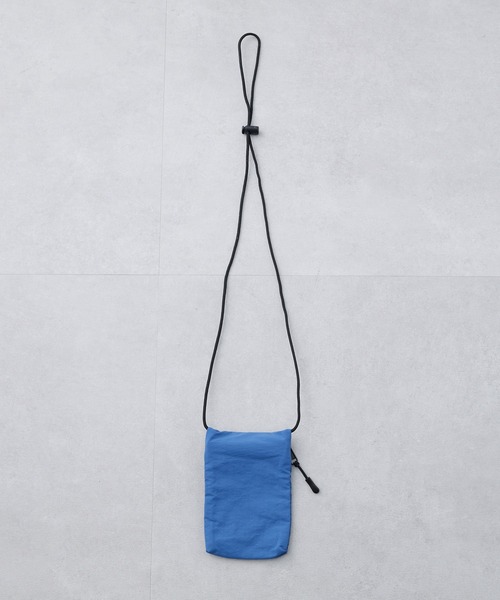 CIAOPANIC TYPY（チャオパニックティピー）の「ワッシャーナイロンポーチ（ショルダーバッグ・メンズ・ブラック/アイボリー/ブルー・ONE SIZE）」の6枚目の写真
