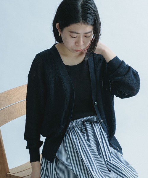 FORK&SPOON(フォークアンドスプーン)の「FORK&SPOON ペーパーニットカーディガン(カーディガン/ボレロ・レディース・ダークネイビー/ダークブラウン系/ライトベージュ・ONE)」の4枚目の写真