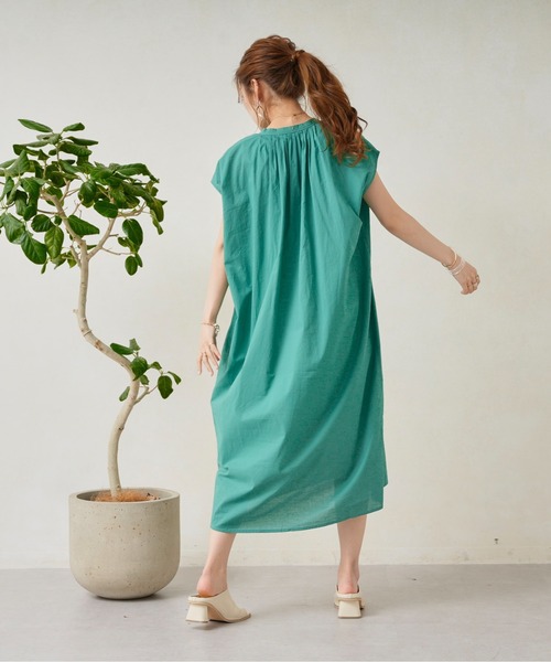 Chez toi（シェトワ）の「キーネックギャザースモックワンピース（ワンピース・レディース・オフホワイト/ブラック/グリーン/イエロー・FREE）」の22枚目の写真